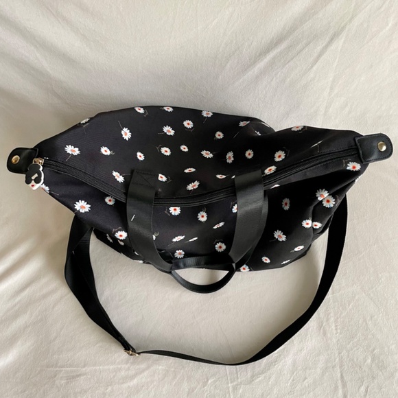 Alice + Olivia Daisy Print Duffle Bag Tote by Stacey Bendet - Picture 4 of 16